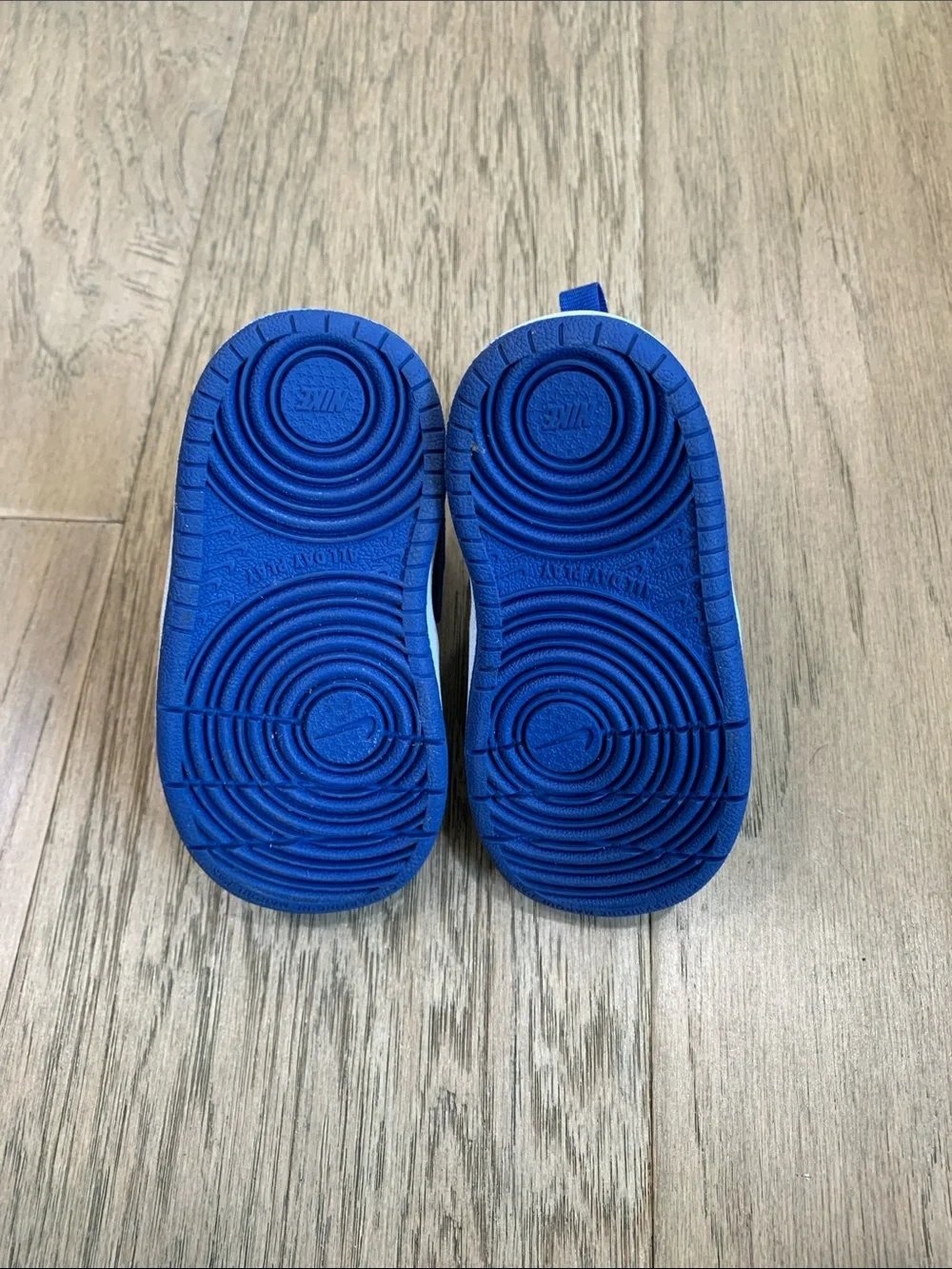 NWOT Nike Court Borough Mid 2 Size 5C